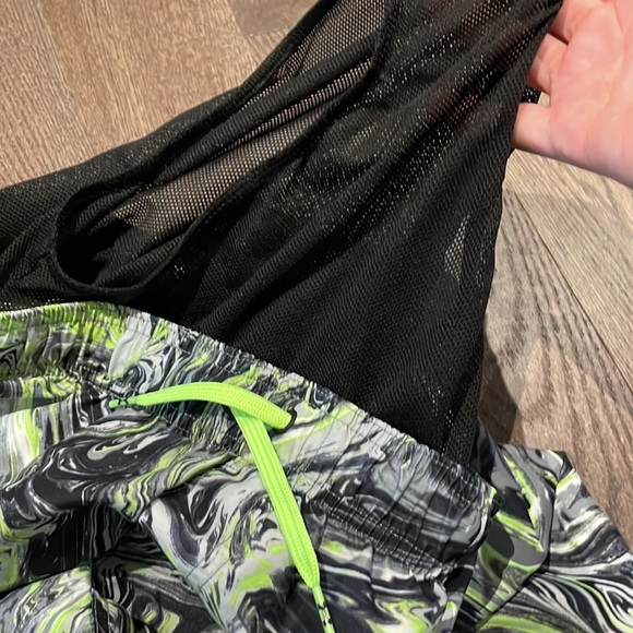 Never worn! Sz 10-12 UA  youth L swim trunks - Picture 3 of 4